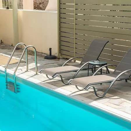 Apartment με πισίνα στην αρτέμιδα *