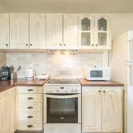 με πισίνα στην αρτέμιδα Apartment *