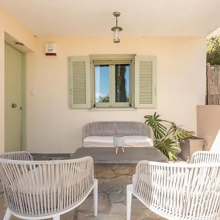 με πισίνα στην αρτέμιδα Apartment Vravrona