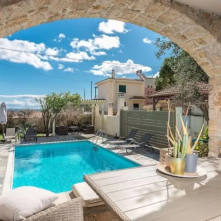 Apartment με πισίνα στην αρτέμιδα