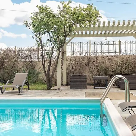 με πισίνα στην αρτέμιδα Apartment *