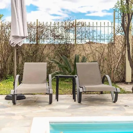 Apartment με πισίνα στην αρτέμιδα *